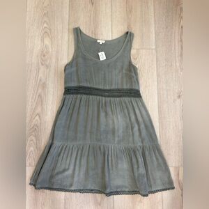 Gray Sleeveless Woman’s Dress